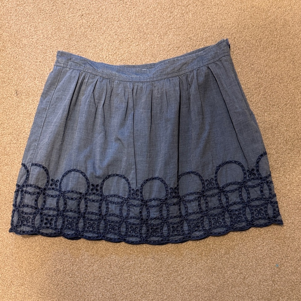 GAP Gray Skirt with Navy Detailing